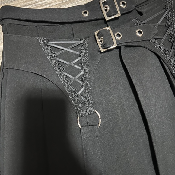 Lace Detail front skirt - Picture 2 of 8